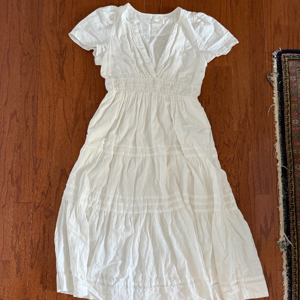 Long V-neck white dress